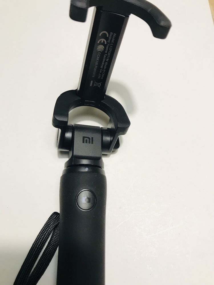 Селфи мопод Xiaomi MI Bluetooth Selfie Stick