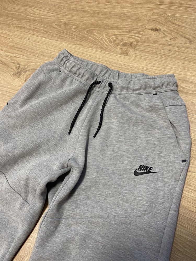 Штани nike tech fleece
