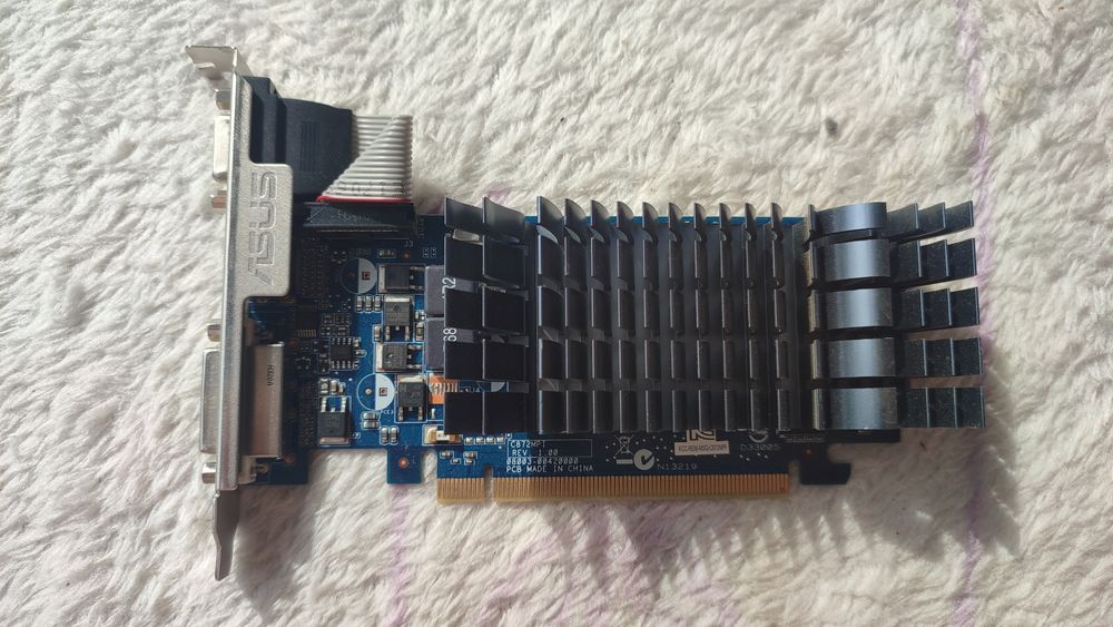 Karta graficzna Asus GeForce 210 1GB DDR3 (64 bit)