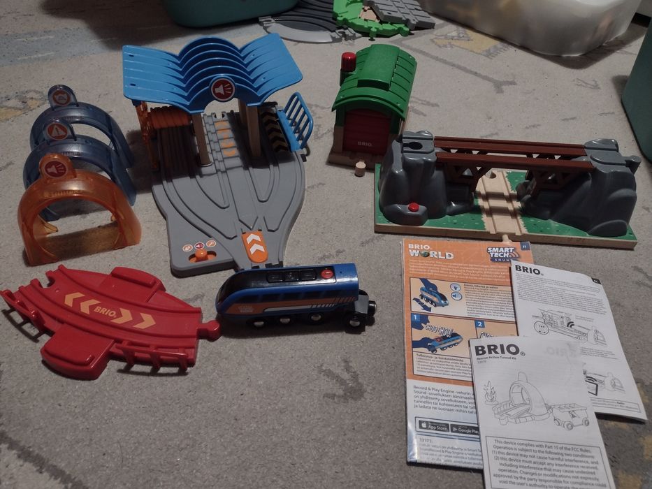 Pociąg brio Smart Tech z dodatkami