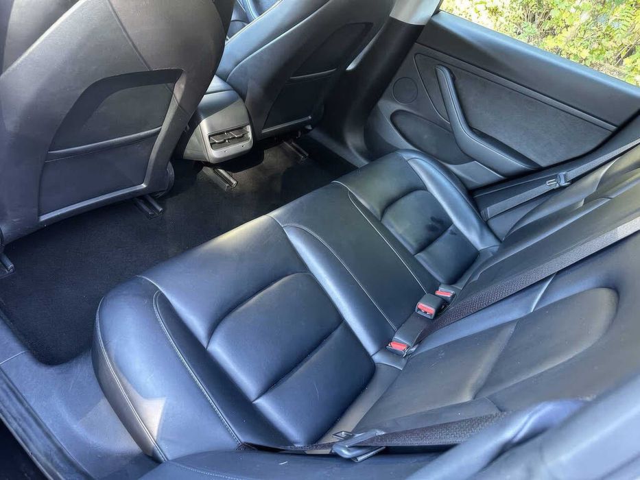 Tesla Model 3 Long Range      2021