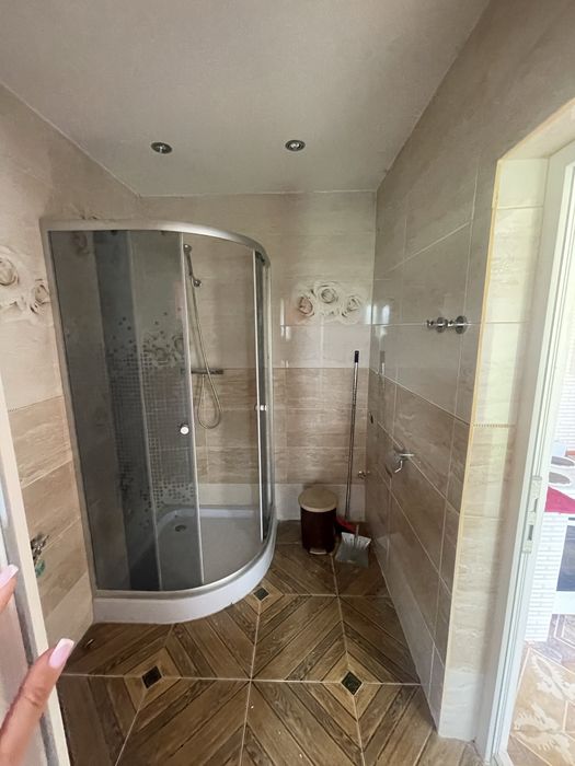 Продам  2 поверховий будинок + будинок для гостей поряд смт Східниця .