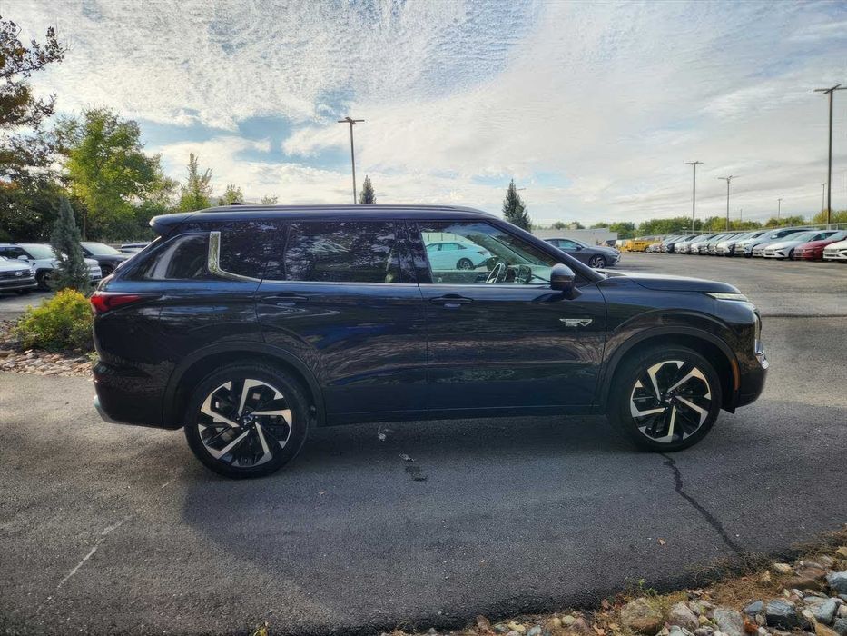 Mitsubishi Outlander      2024