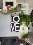 Ołówkowa spódnica z napisem LOVE