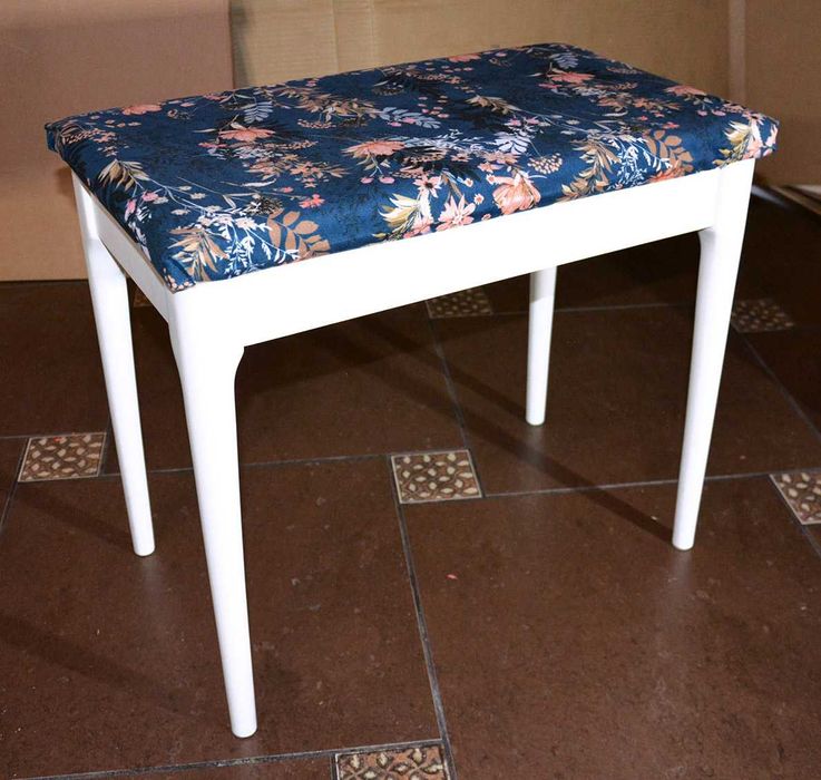 Stołek fortepianowy / do pianina - drewniany, zabytkowy biały kremowy