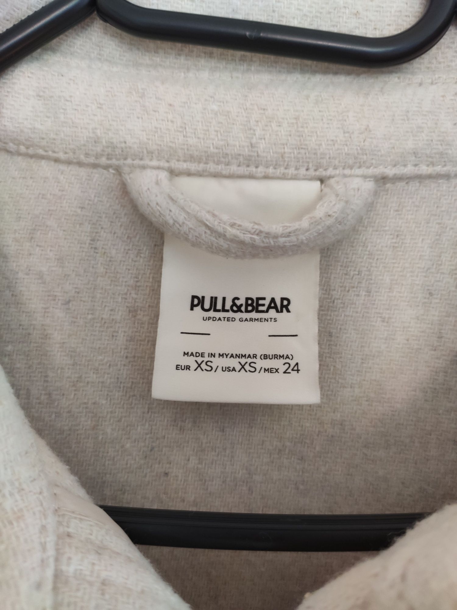 Luźna kurtka koszulowa typu oversize firmy Pull&Bear