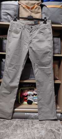 Spodnie jeansowe Wrangler w35 L32  r. L