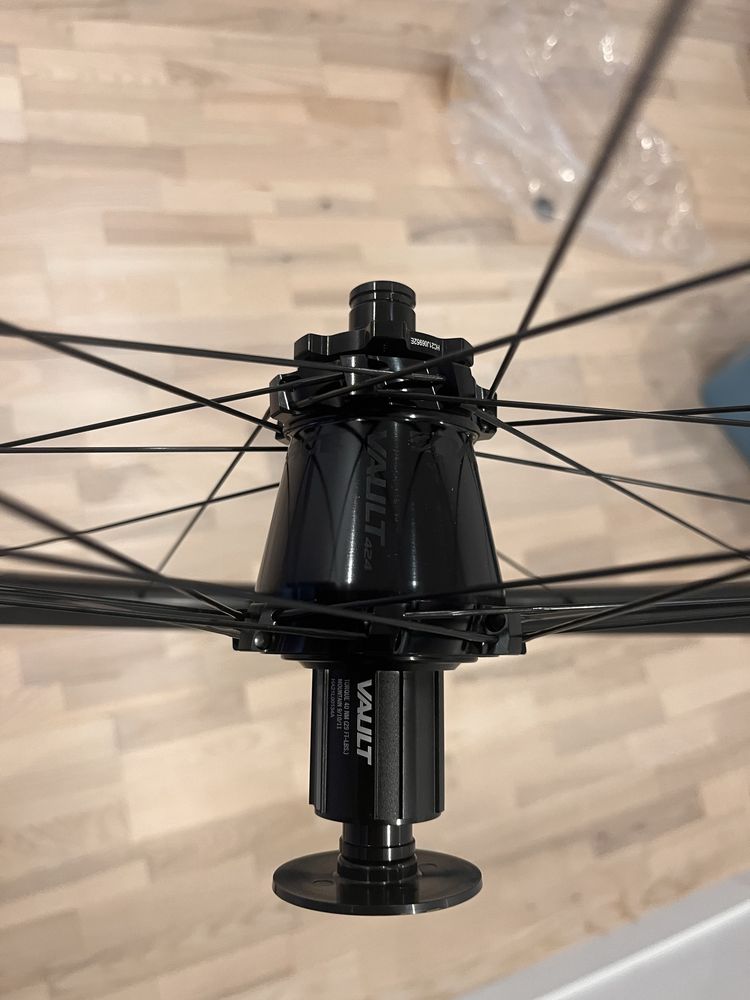 Piasta tylna Race Face Vault 424 hub mtb Shimano HG micro 28 dt swiss