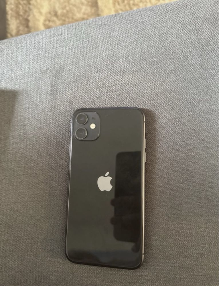 IPhone 11 (batetia a 100%)
