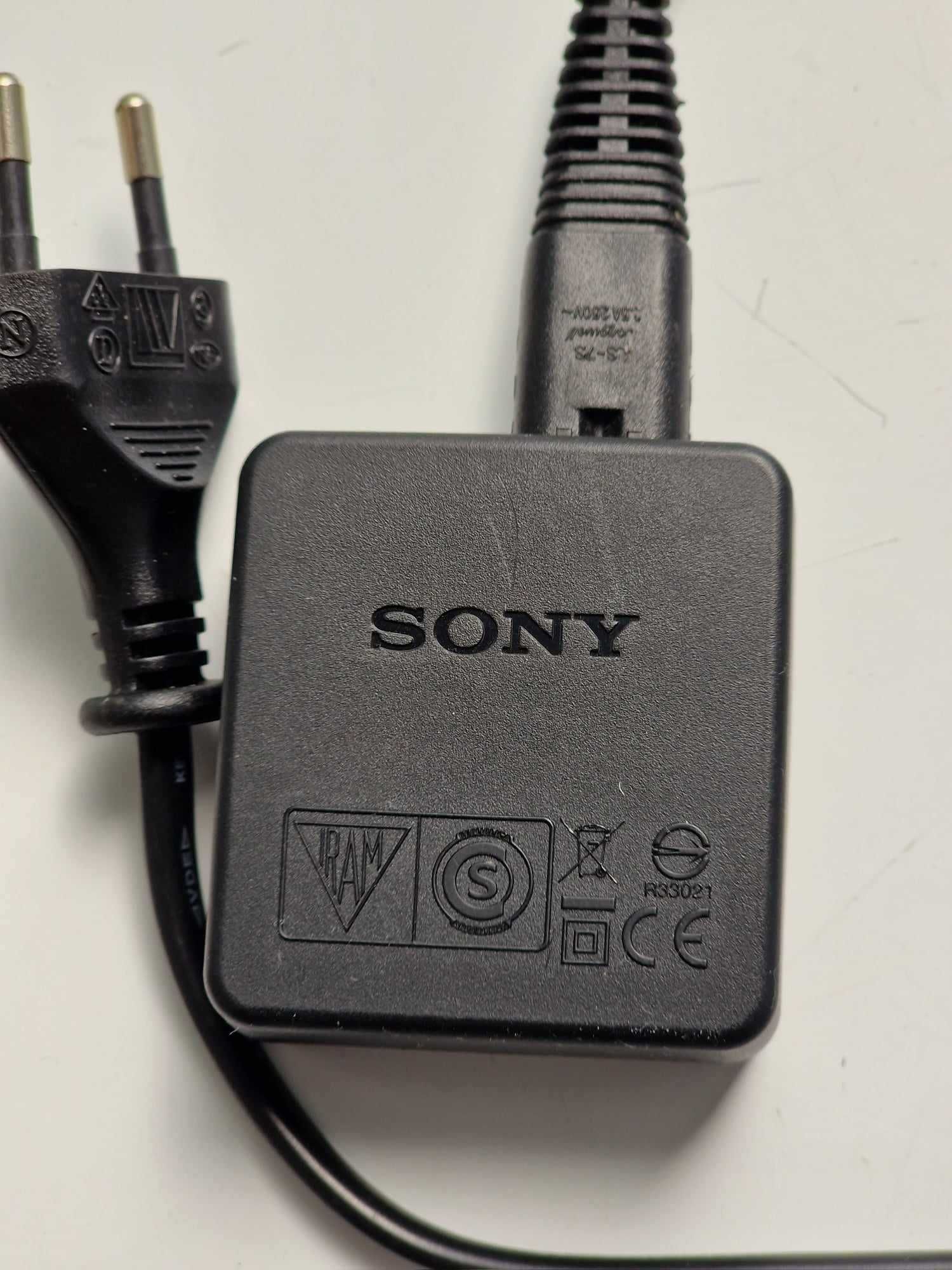 Adaptador CA Sony AC-UB10C 5V 0.5A,