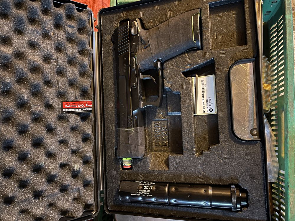 Armas airsoft (2 pistolas, 1 sniper, 1 m4)