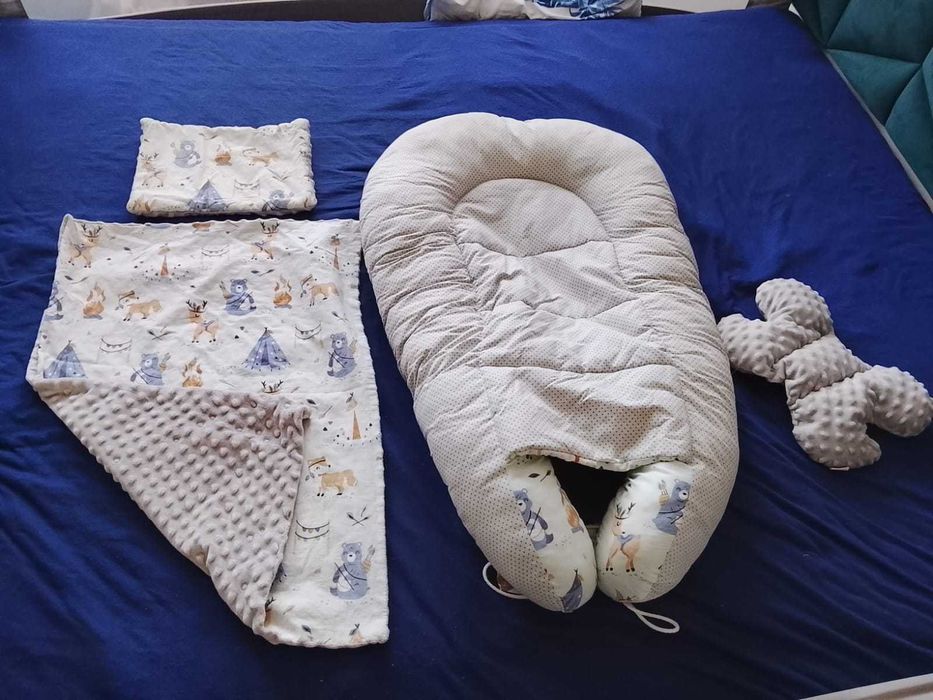 kokon niemowlęcy z kocykiem