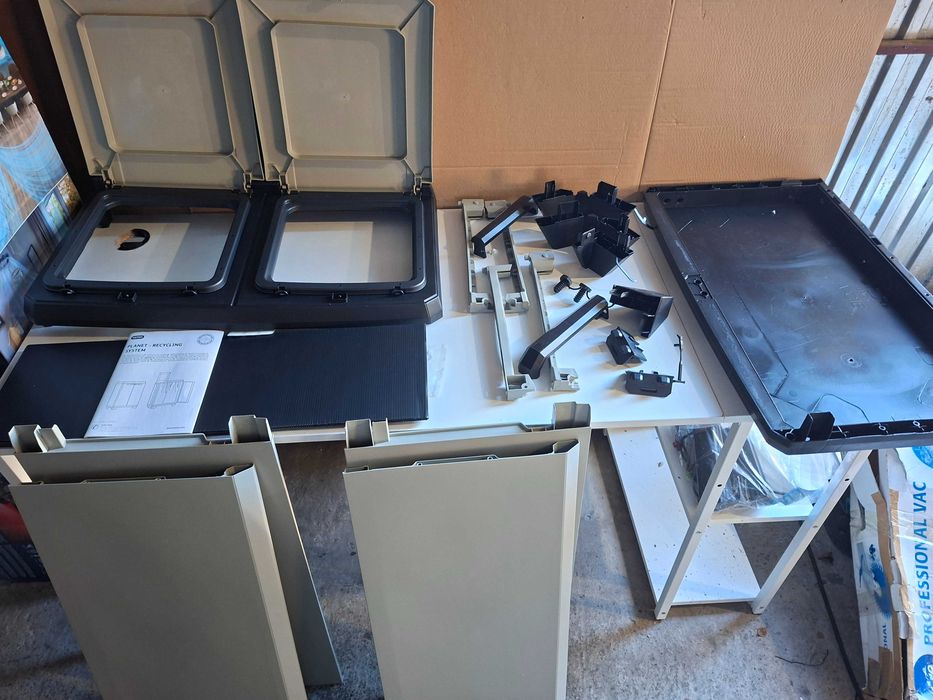 Pojemnik na kosze na śmieci ogrodowy KETER rozmiar L