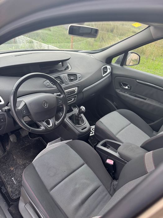 Renault Grand Scenic 2015 - 7 lugares