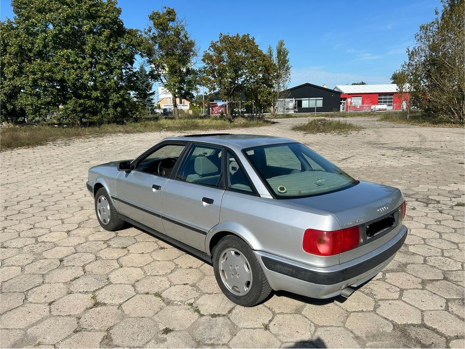 Audi 80 AUTOMAT 2.0 benzyna 115 koni Szyberdach Nowe opony ZADBANY