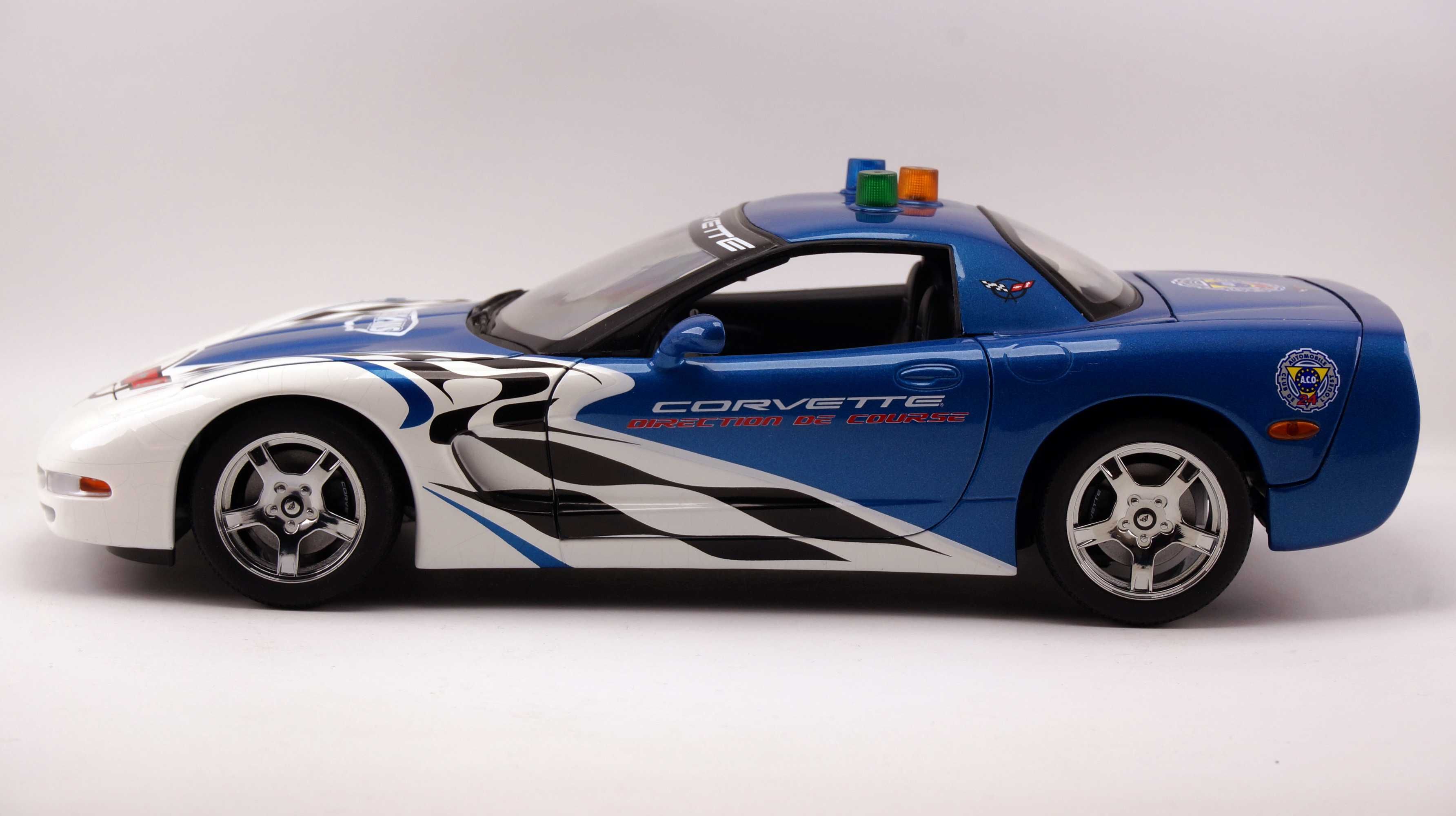 Модель UT Models 1:18 Chevrolet Corvette C5 (Le Mans ‘99)