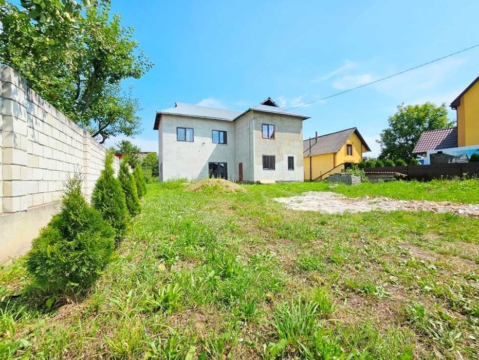 Продається добротний цегляний будинок на околиці м.Стрий в с.Добряни.
