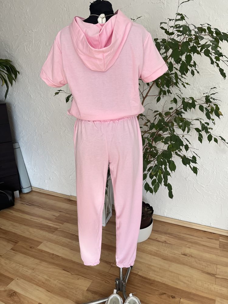 Piekny rozowy dres
