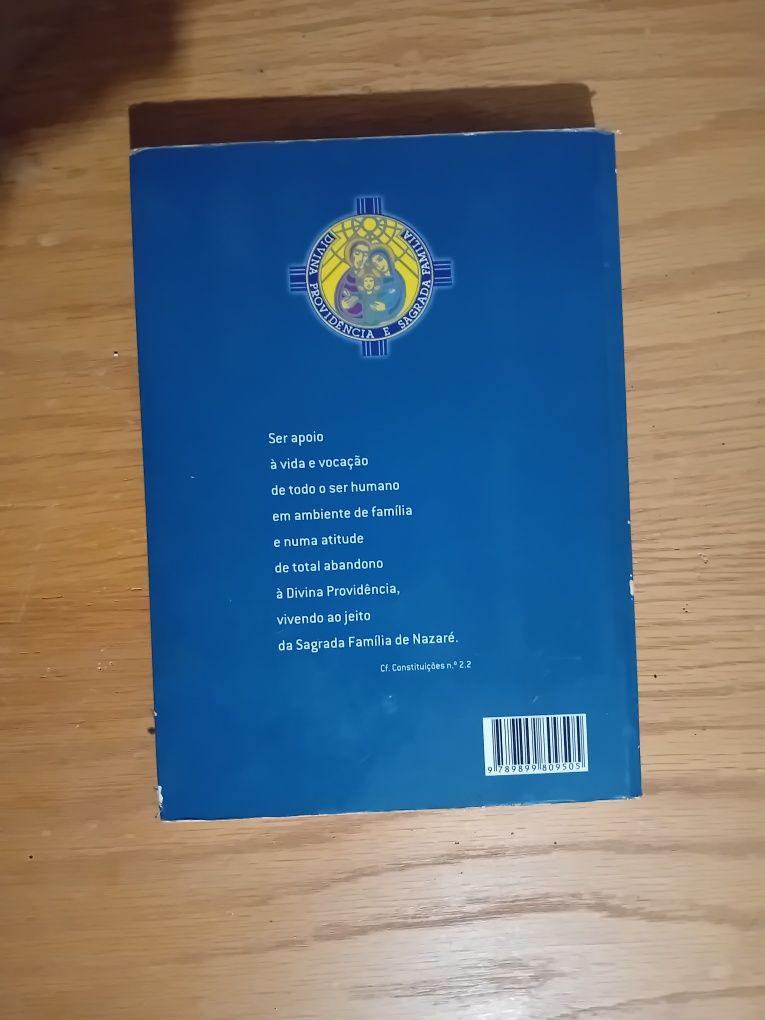 Livro religioso.