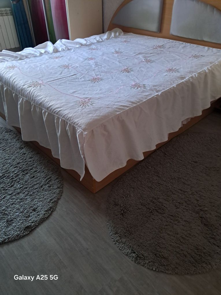Покривала, пледи.