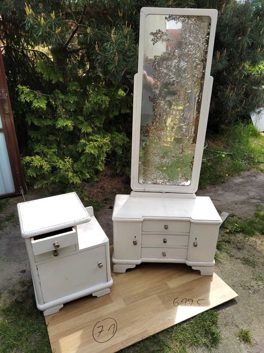 Toaletka z lustrem i nocny stolik- komplet  (stare do remontu)