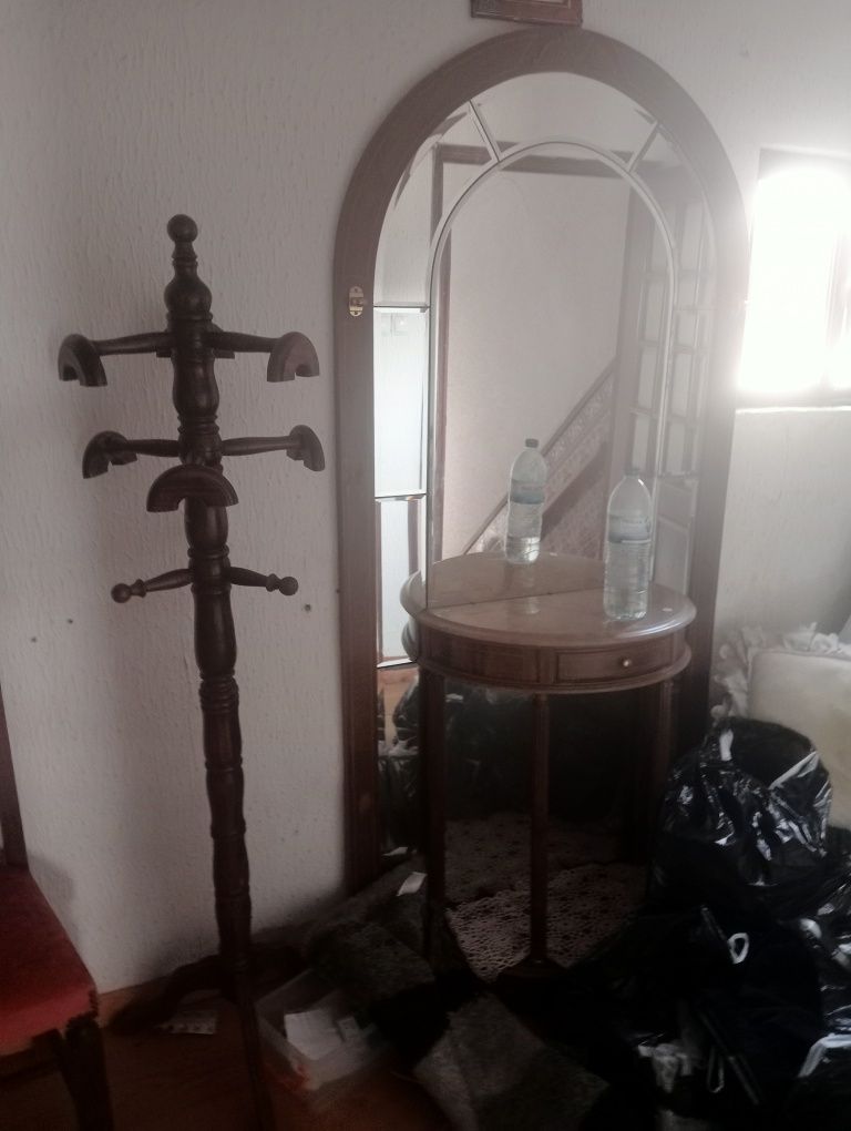Vendo mobiliário de madeira bom preço para desocupar
