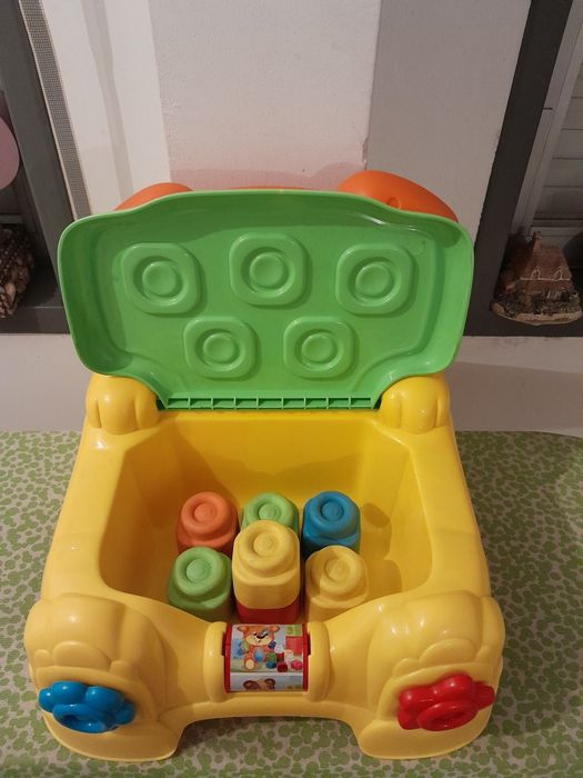 Vendo Cadeira Interactiva para Criança muito bonita como nova