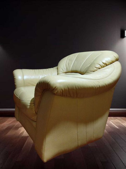 Кожаный комплект мебели угловой диван и кресло мягкий уголок