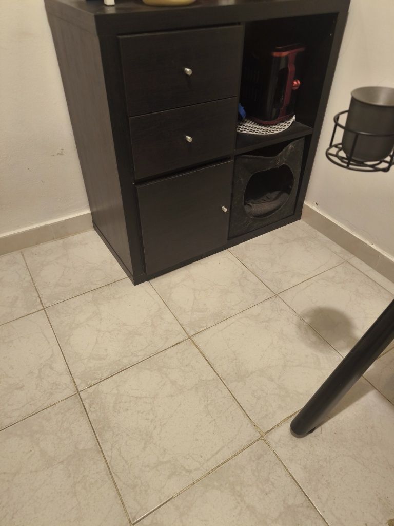 IKEA Kallax cubos pretos com duas gavetas e armário