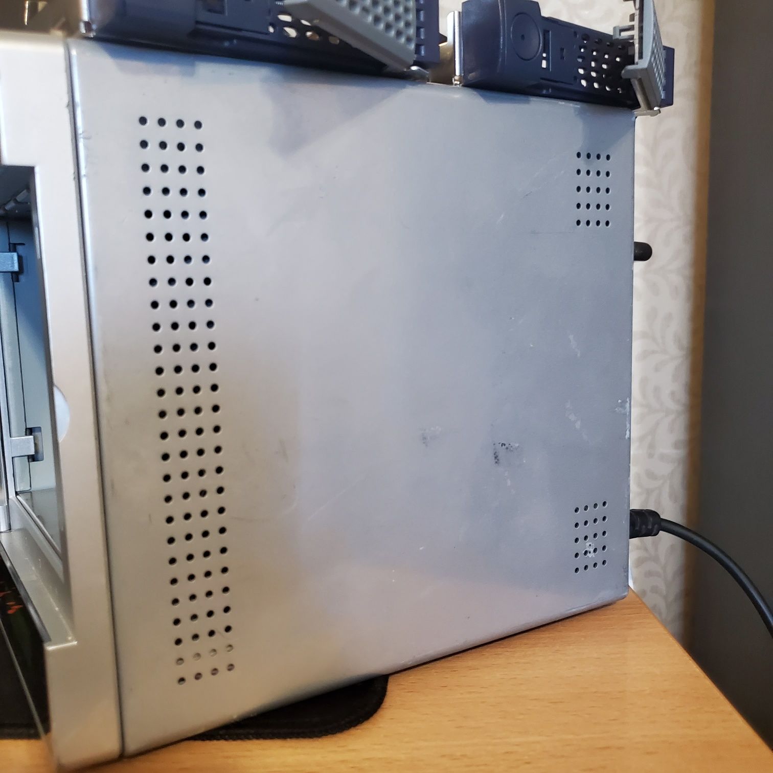 Продам NAS Netgear NV+ RND4450