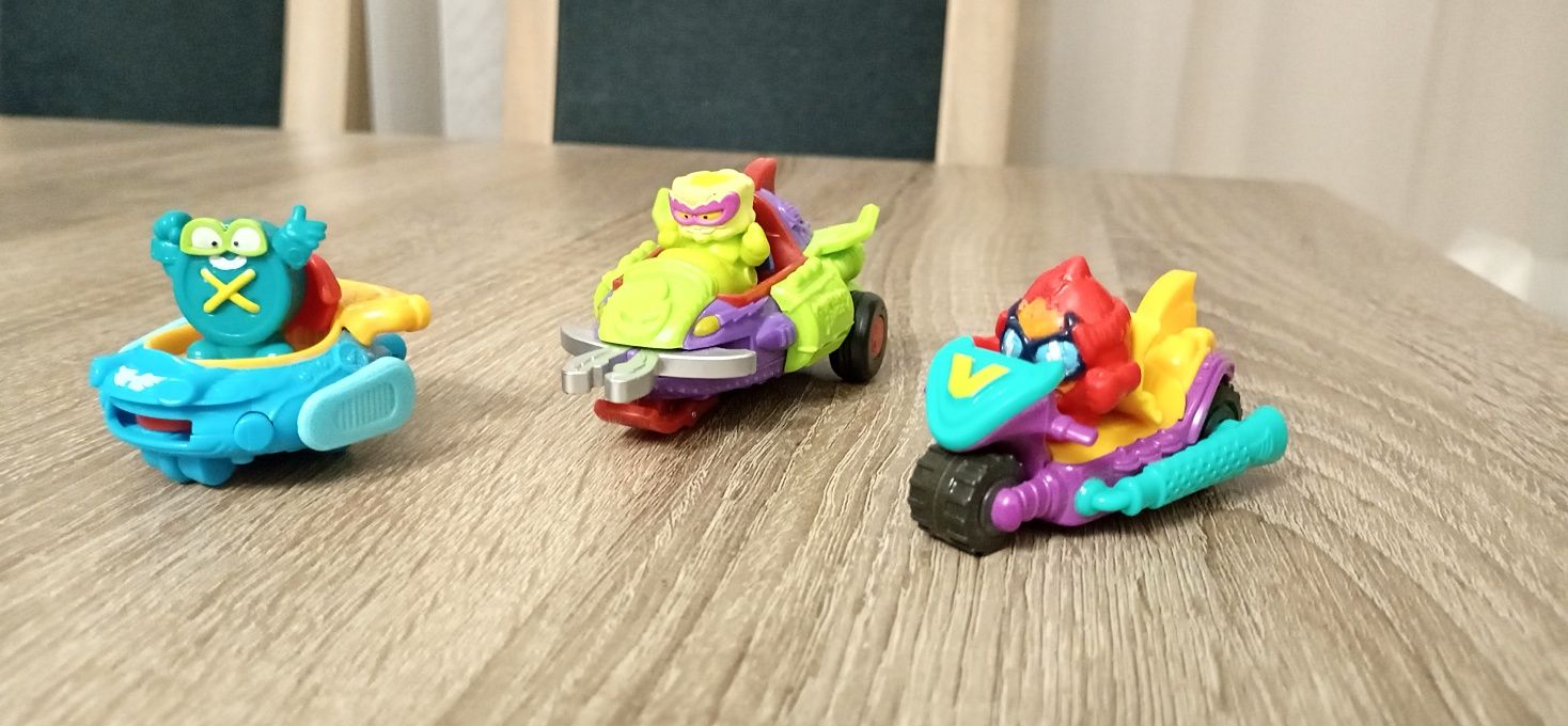 Super Zings - samochód Monster Roller + 19 figurek + 3 pojazdy