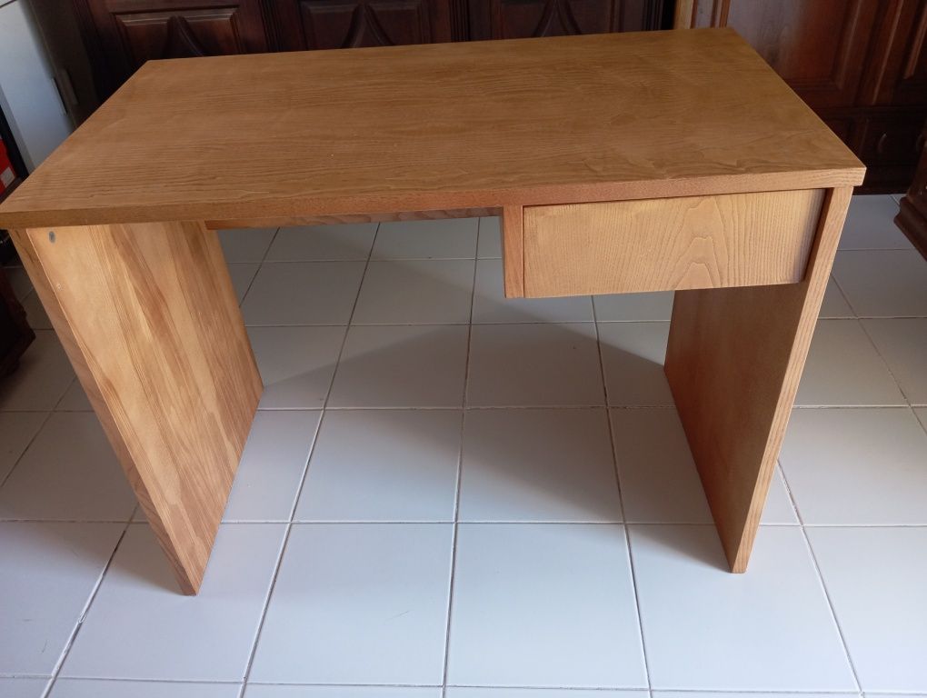 Secretaria em madeira