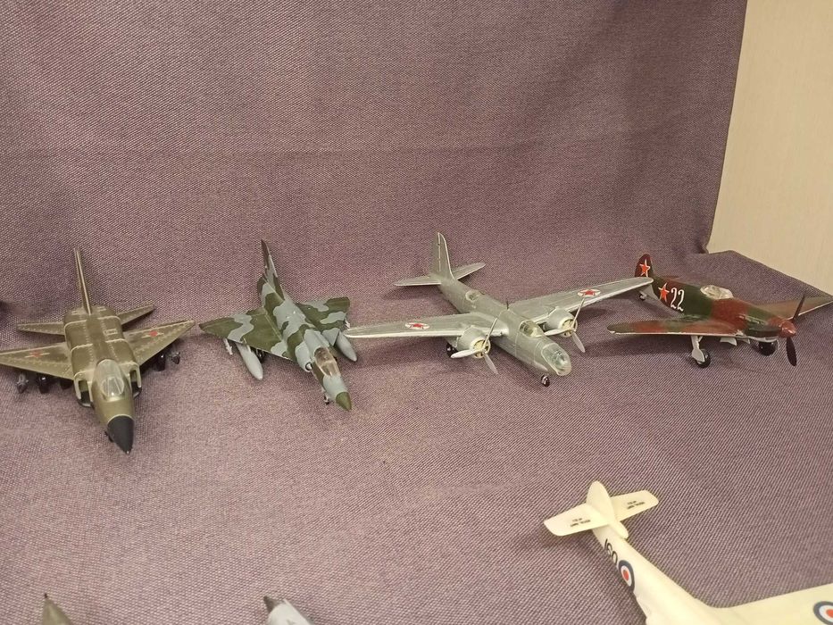 Продам модель самолёта