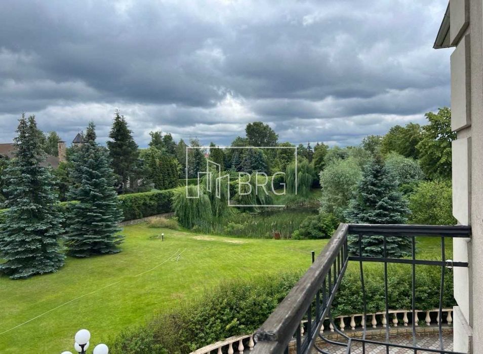 Продажа дома в коттеджном городке с выходом на Днепр 60 соток без%