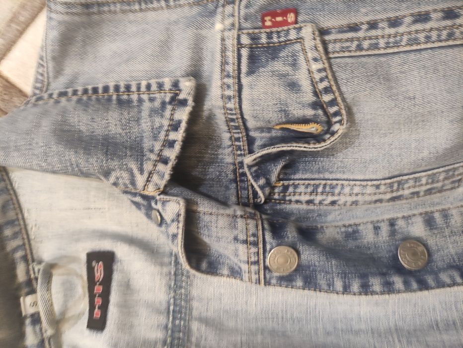 Продам жіночу джинсову куртку