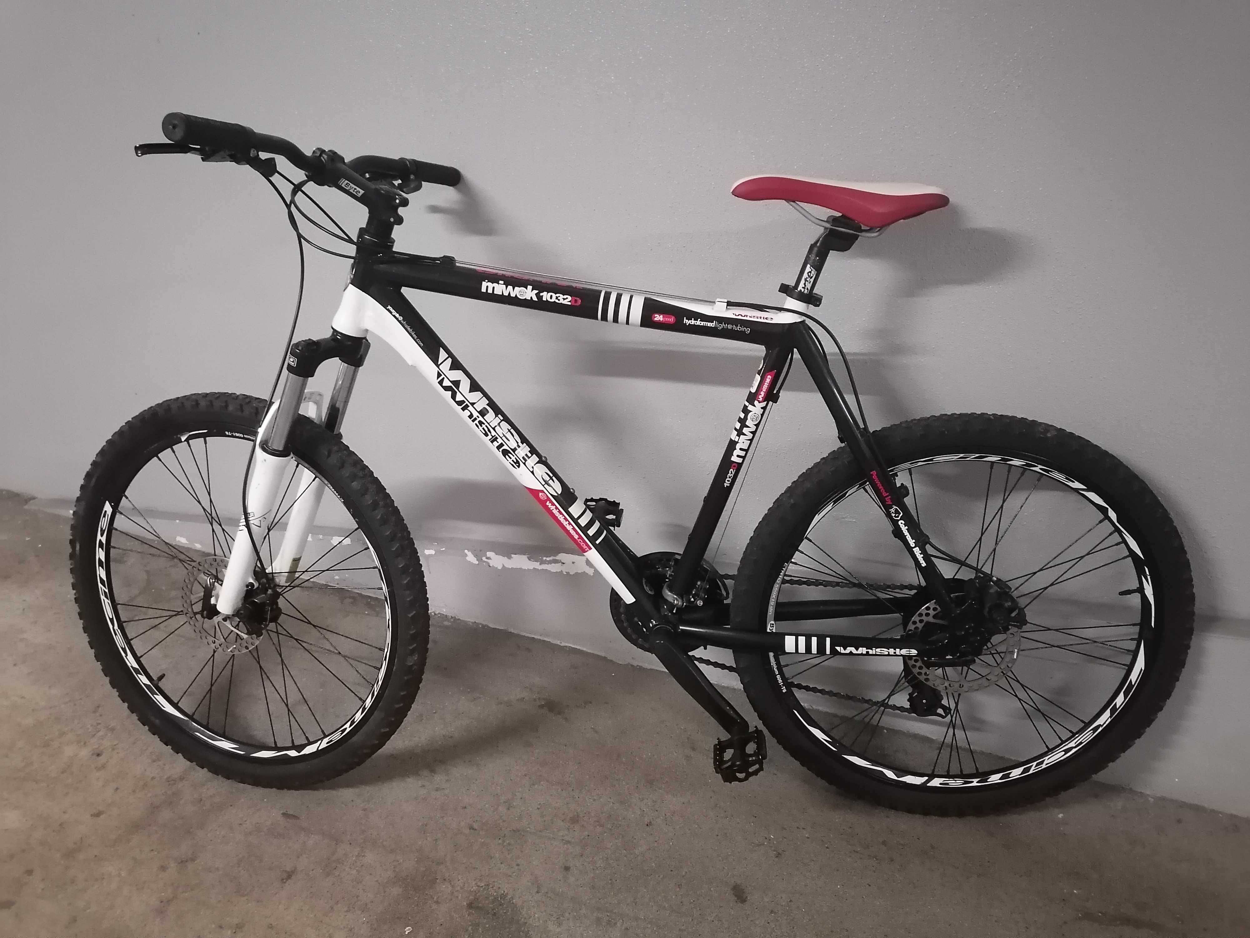bicicleta btt mtb bike  wistle travões disco excelente estado