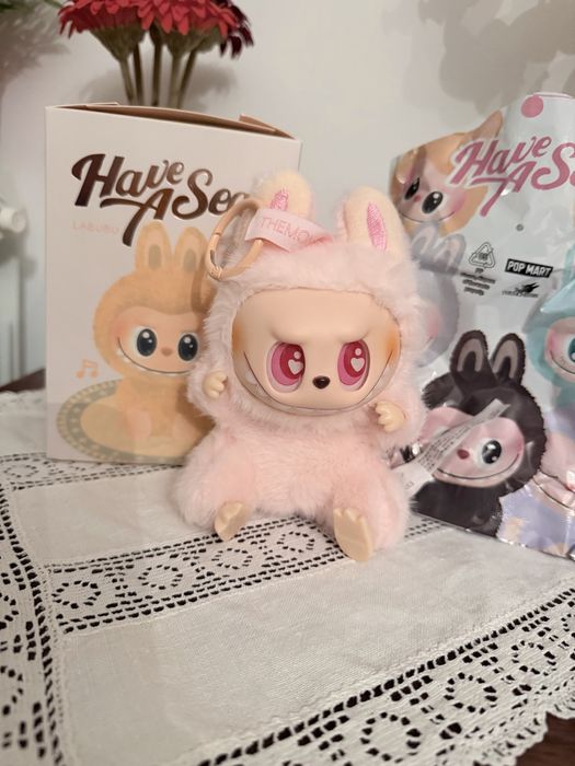 Labubu Have A Seat ,Rosa, totalmente novo .