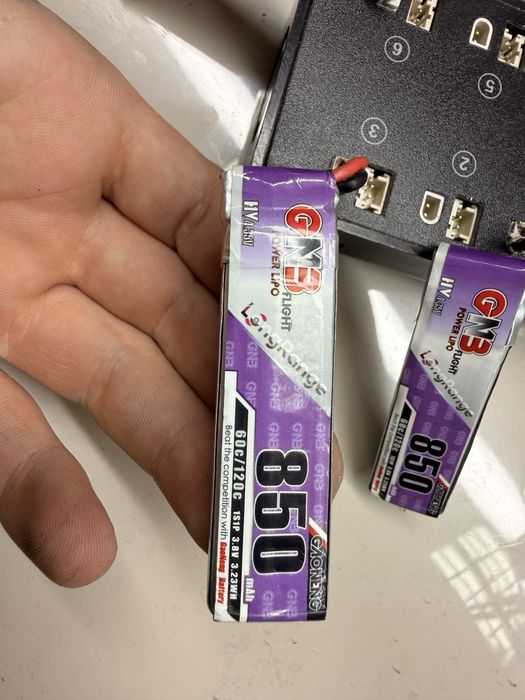 Політрий контроллер, чотири акамулятора 1s 850mAh та зарядка 1s