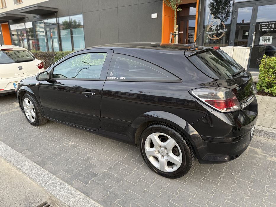 Opel astra GTC H 1.6 benzyna