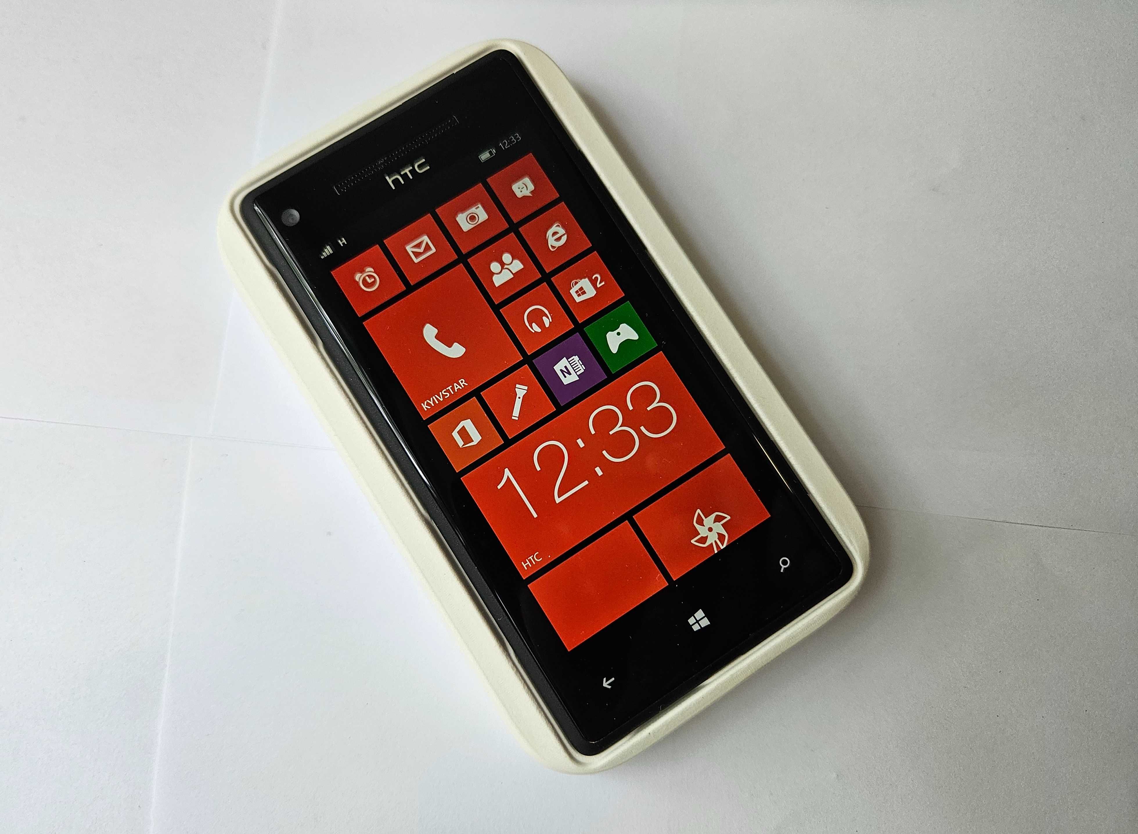 Мобільний телефон HTC Windows Phone 8X