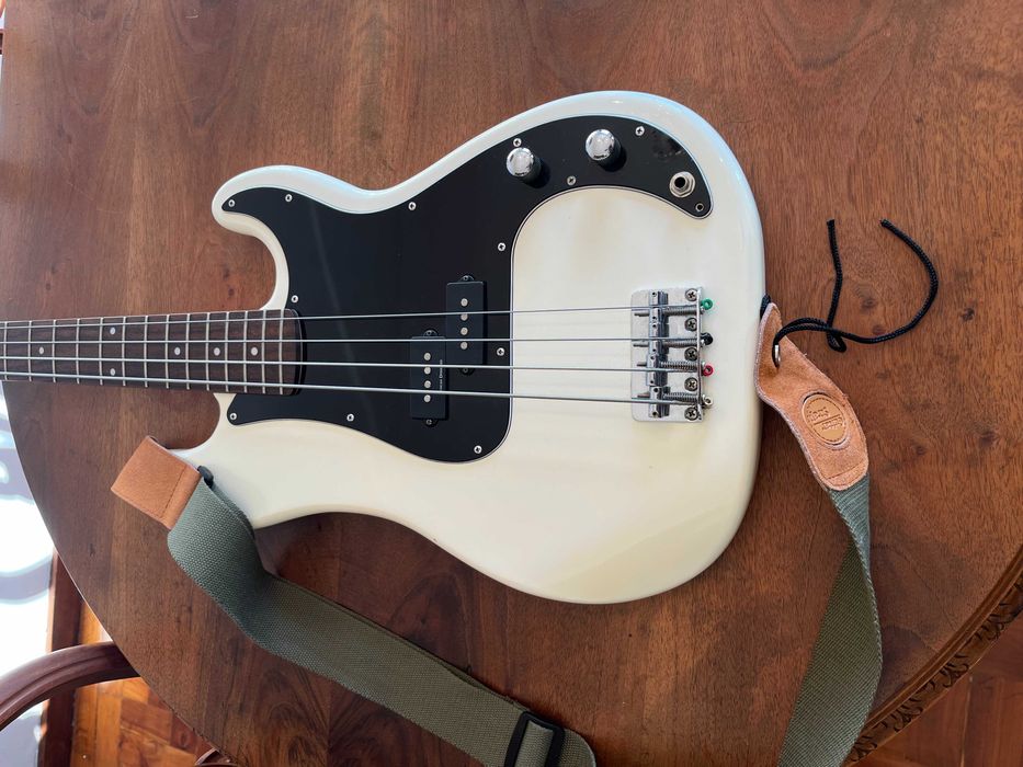 Kit Baixo Squier Precision + Fender Rumble