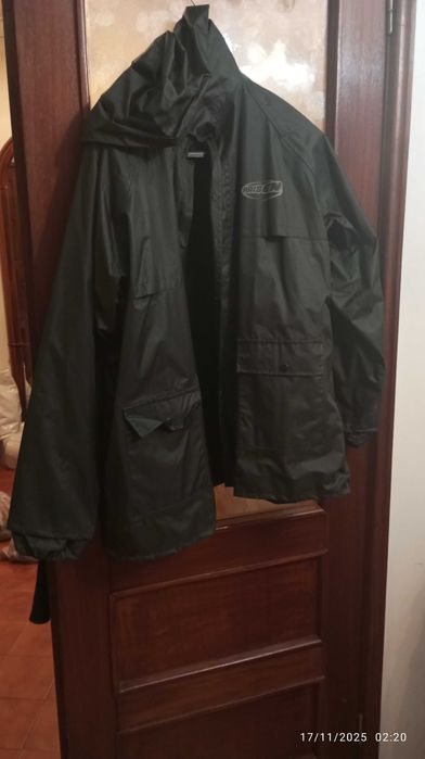 Roupa da chuva e caminhada Blusão capa comprida  calças da chuva .