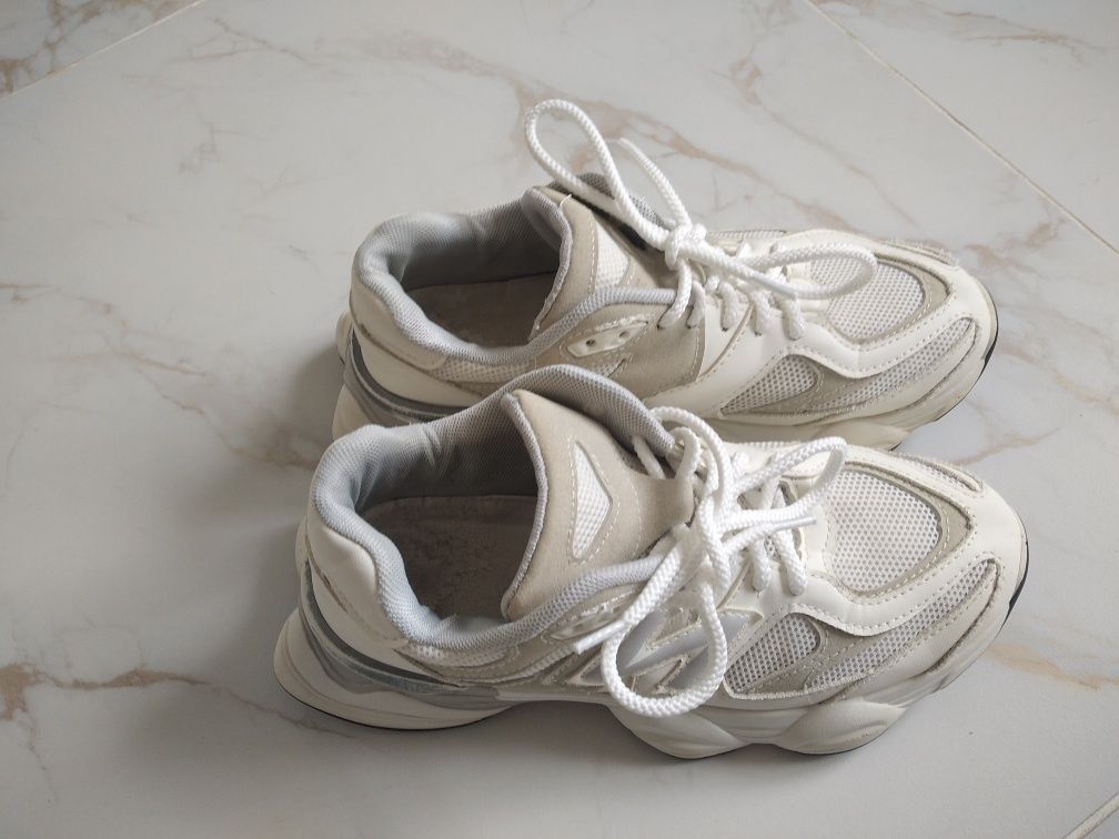 Продам жіночі кросівки NewBalance