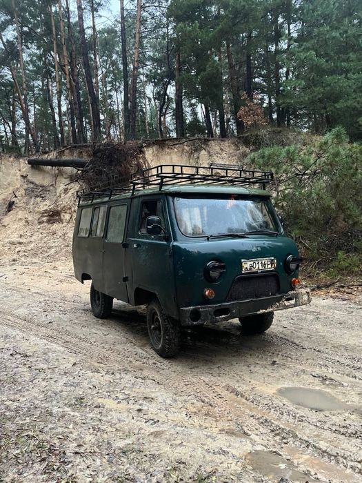 Уаз 3909 на повному ходу