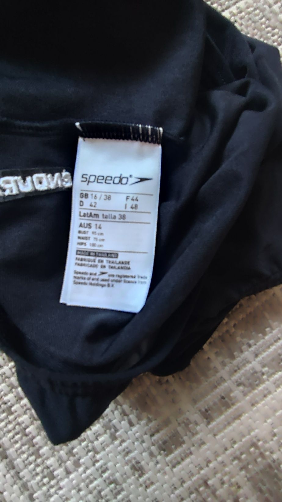Суцільний чорний купальник Speedo, розмір S