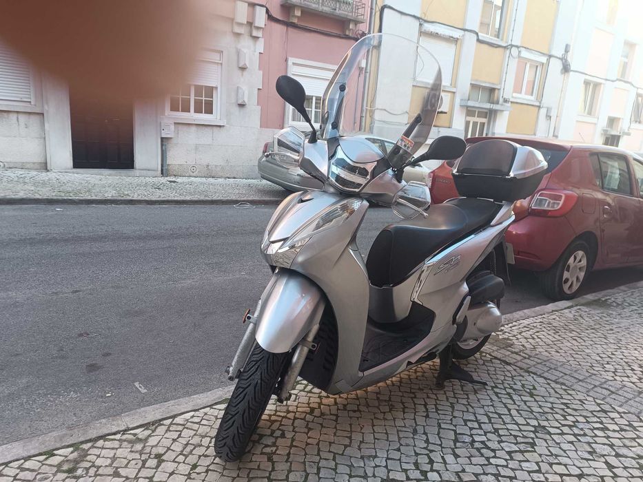 Honda SH300i –  Muito bem estimada – 2 chaves + alarme