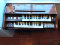 Órgão marca farfisa