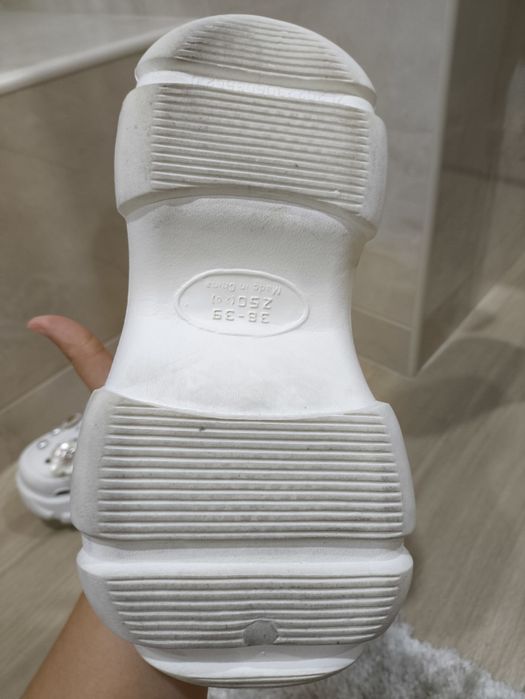 Vendo sandálias lindas