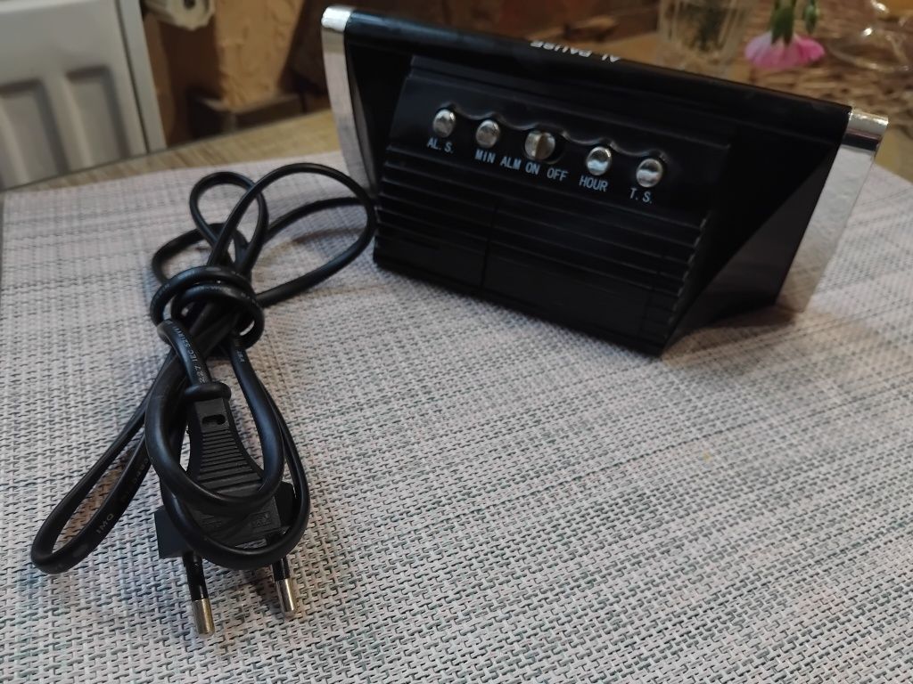 Годинник електронний VST