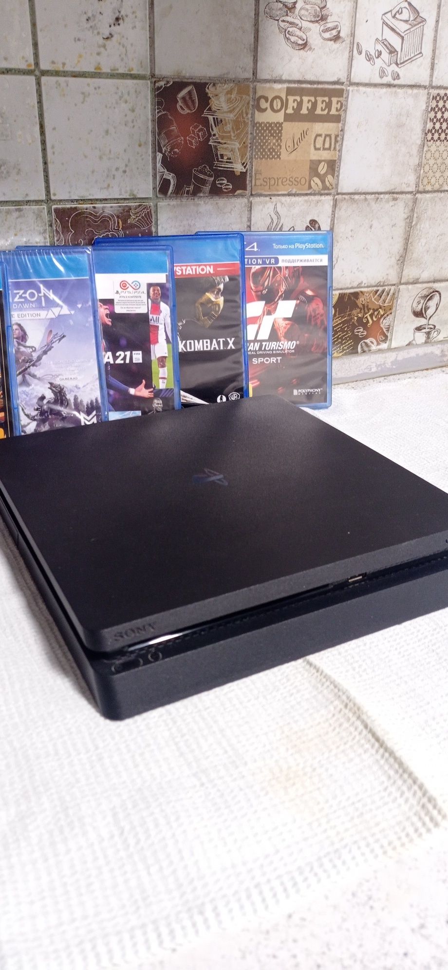 Продам Sony PlayStation 4  1tb